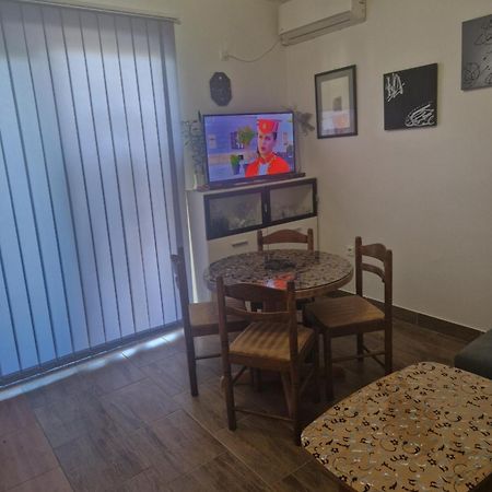Vera Apartment Kampor Exterior photo