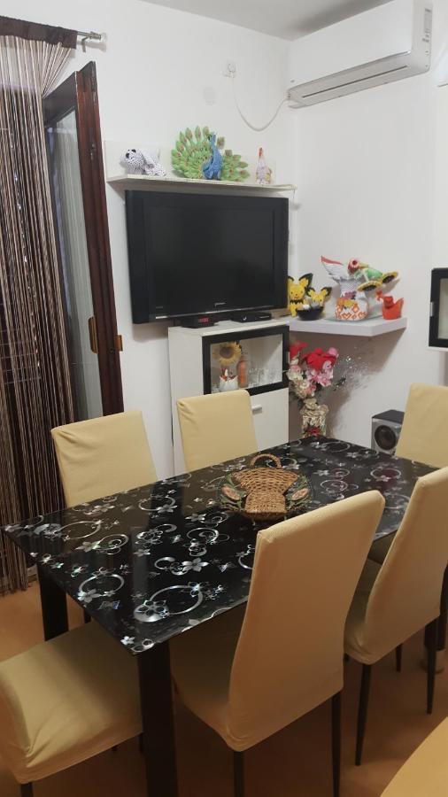 Vera Apartment Kampor Exterior photo