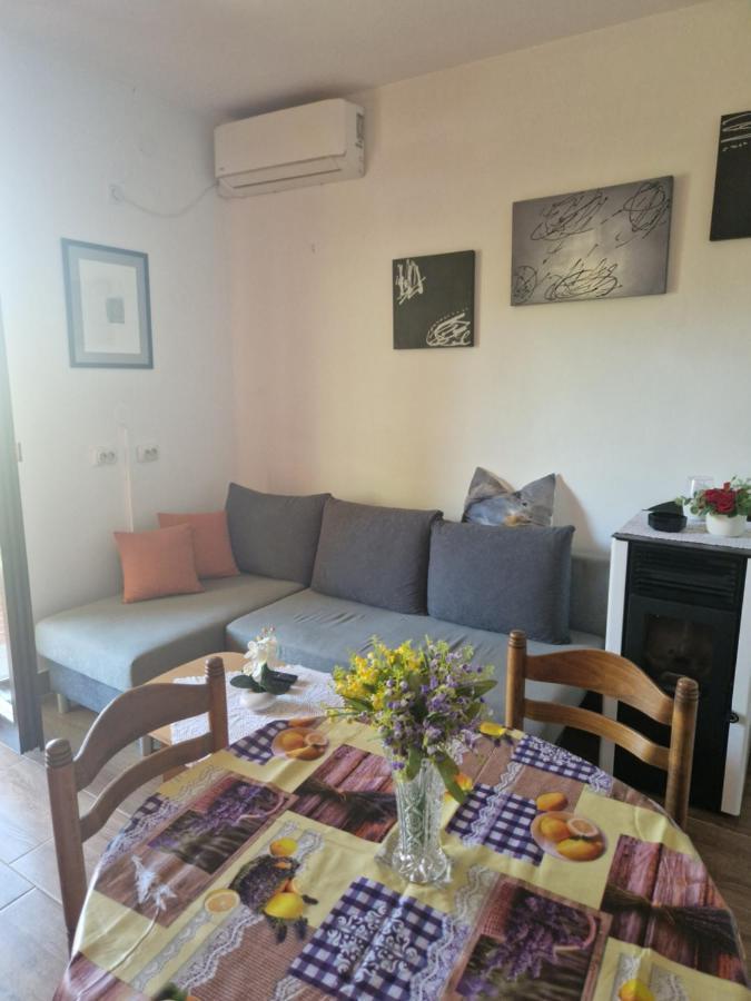 Vera Apartment Kampor Exterior photo