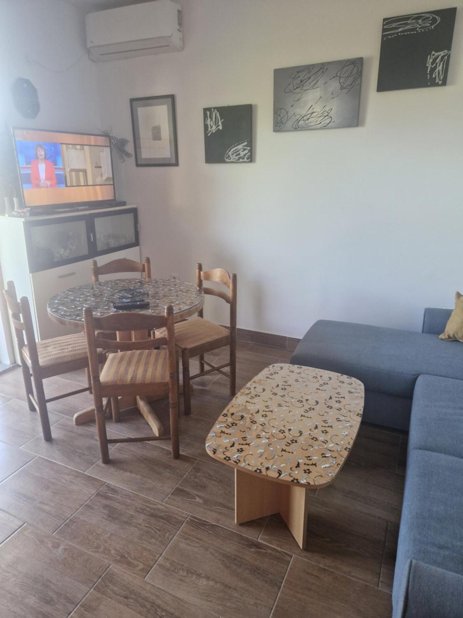 Vera Apartment Kampor Exterior photo
