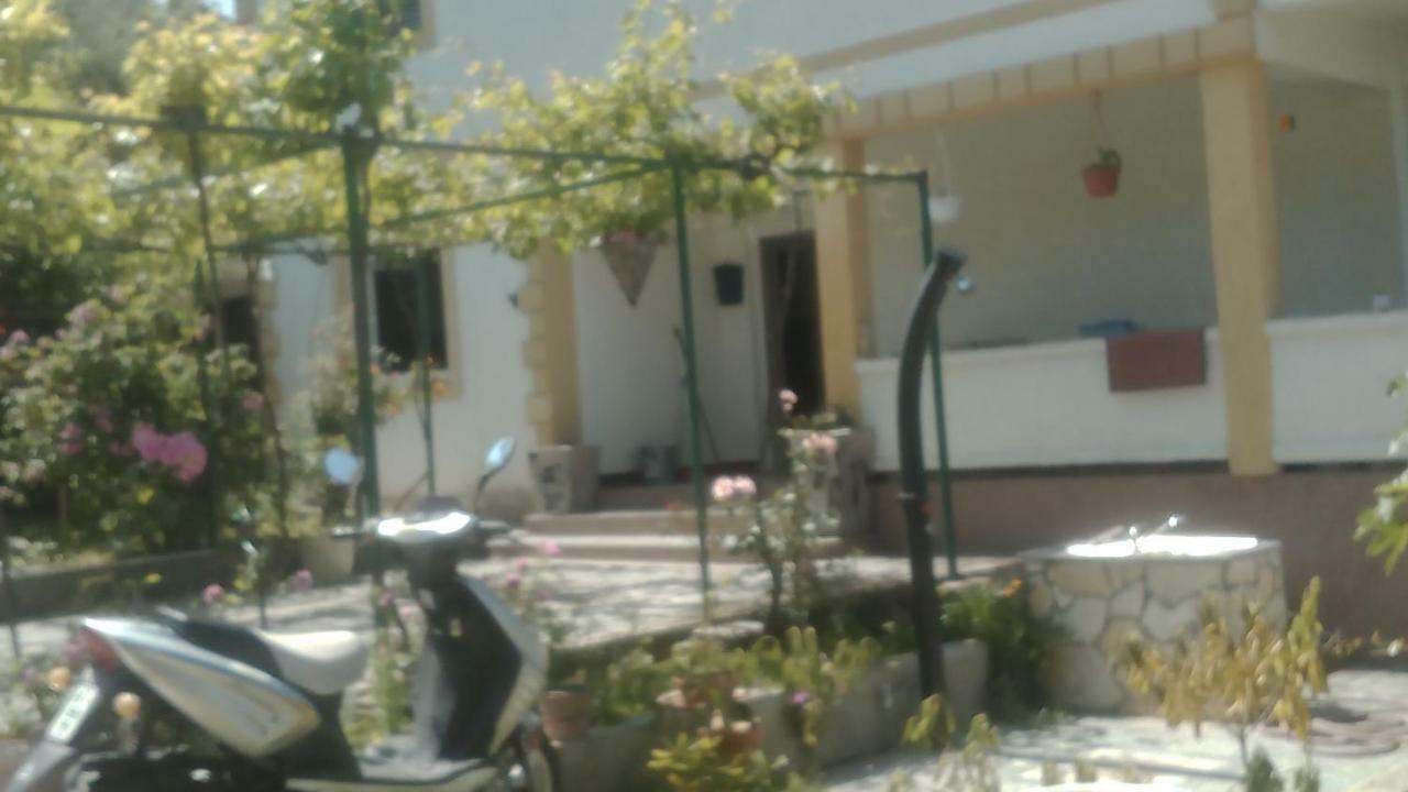 Vera Apartment Kampor Exterior photo