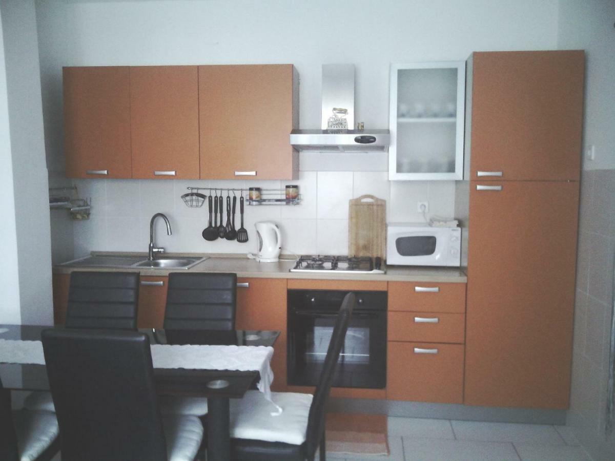 Vera Apartment Kampor Exterior photo